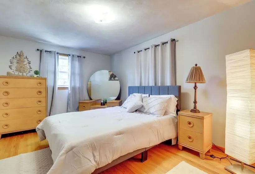 5 Mi To Lake Erie! Cozy Monroe Home & Private Yard