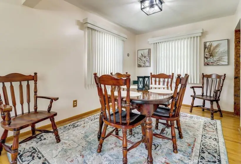 5 Mi To Lake Erie! Cozy Monroe Home & Private Yard