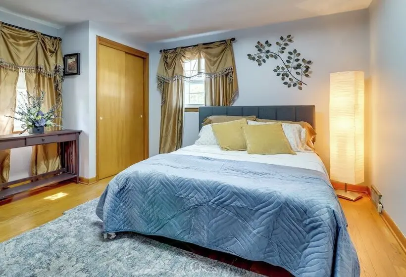 5 Mi To Lake Erie! Cozy Monroe Home & Private Yard