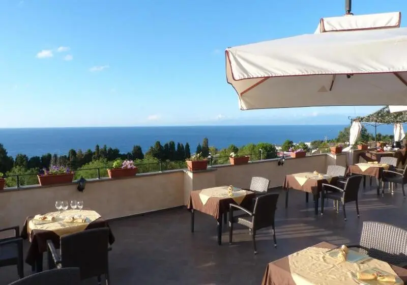 هتل Hotiday Tropea Parghelia