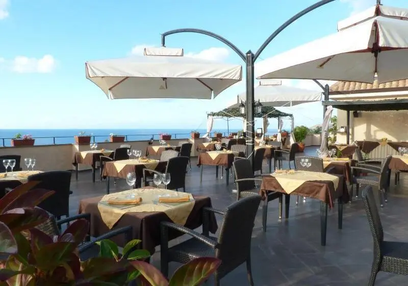 هتل Hotiday Tropea Parghelia