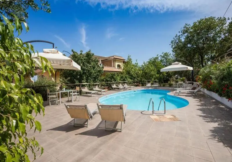 هتل Hotiday Tropea Parghelia