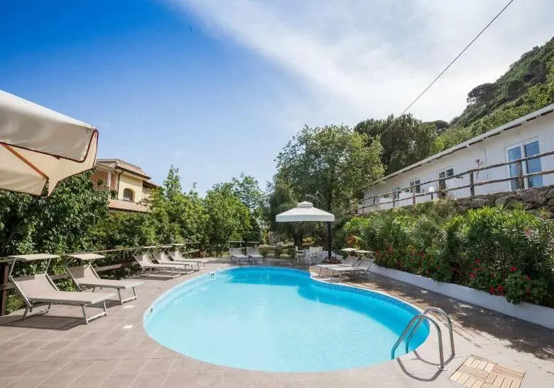 هتل Hotiday Tropea Parghelia