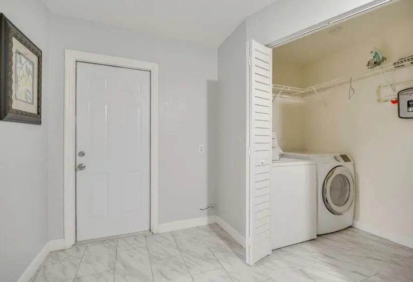 Large Yard, Porch! Pet Friendly Home In Palm Bay