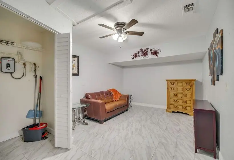Large Yard, Porch! Pet Friendly Home In Palm Bay