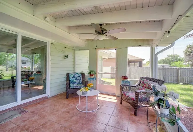 Large Yard, Porch! Pet Friendly Home In Palm Bay
