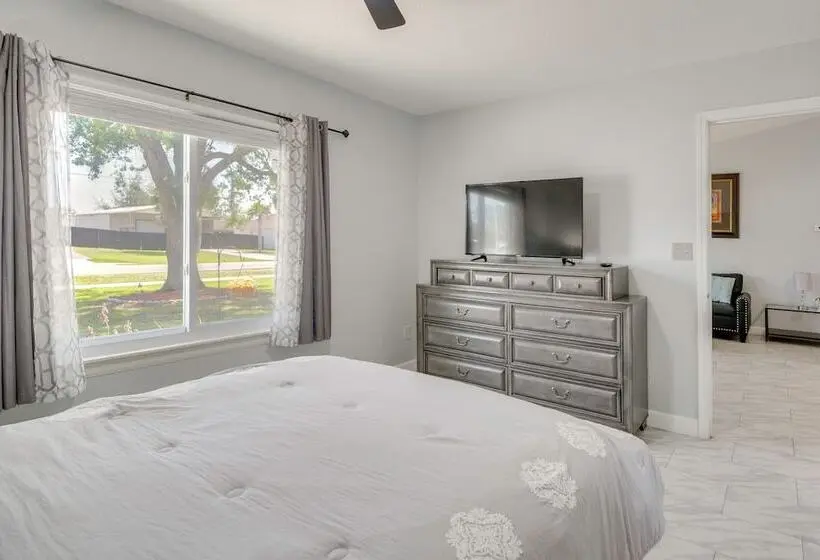 Large Yard, Porch! Pet Friendly Home In Palm Bay