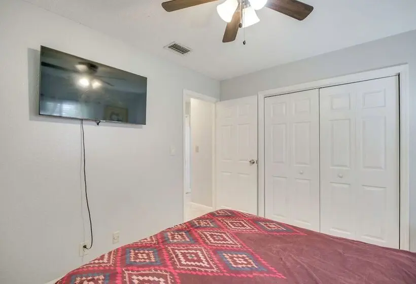 Large Yard, Porch! Pet Friendly Home In Palm Bay