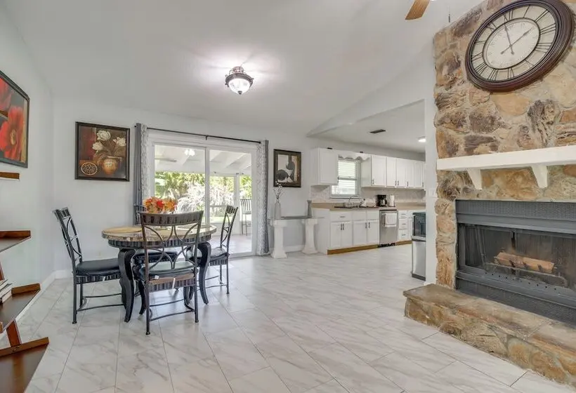 Large Yard, Porch! Pet Friendly Home In Palm Bay
