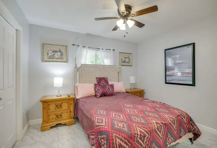 Large Yard, Porch! Pet Friendly Home In Palm Bay