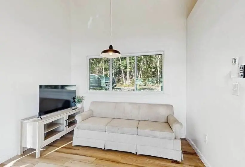 Modern Maine Cottage With River Views, Deck, And A Convenient Washer/dryer