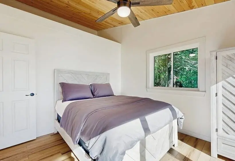 Modern Maine Cottage With River Views, Deck, And A Convenient Washer/dryer