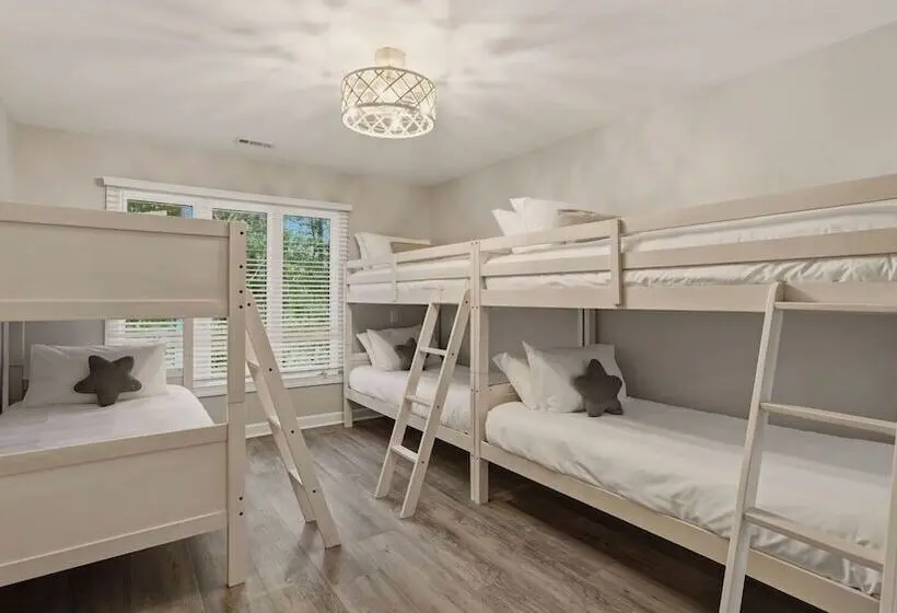 Poolside Paradise By Avantstay Waterfront Home + Pool + Spa Dock + Game Room Near Hiking