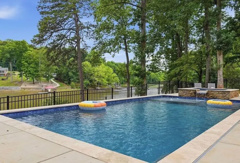 Poolside Paradise By Avantstay Waterfront Home + Pool + Spa Dock + Game Room Near Hiking
