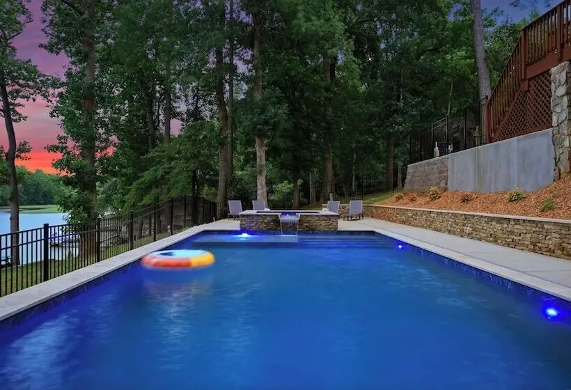 Poolside Paradise By Avantstay Waterfront Home + Pool + Spa Dock + Game Room Near Hiking
