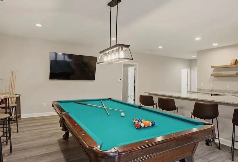 Poolside Paradise By Avantstay Waterfront Home + Pool + Spa Dock + Game Room Near Hiking