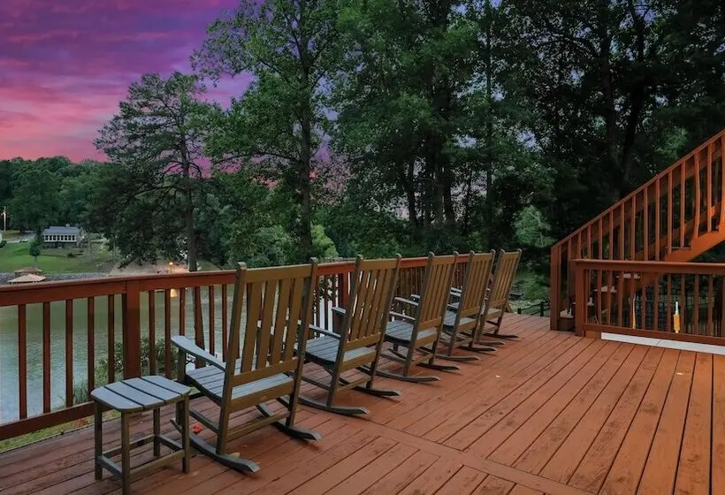 Poolside Paradise By Avantstay Waterfront Home + Pool + Spa Dock + Game Room Near Hiking