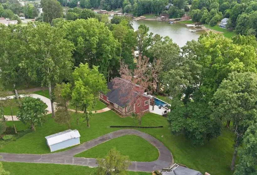 Poolside Paradise By Avantstay Waterfront Home + Pool + Spa Dock + Game Room Near Hiking