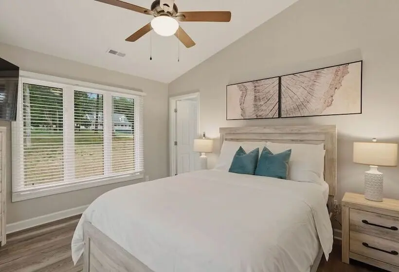 Poolside Paradise By Avantstay Waterfront Home + Pool + Spa Dock + Game Room Near Hiking