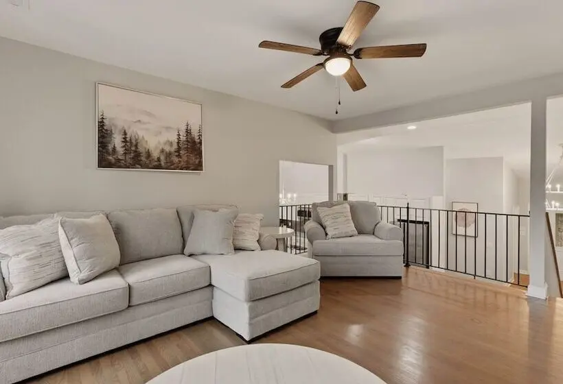 Poolside Paradise By Avantstay Waterfront Home + Pool + Spa Dock + Game Room Near Hiking