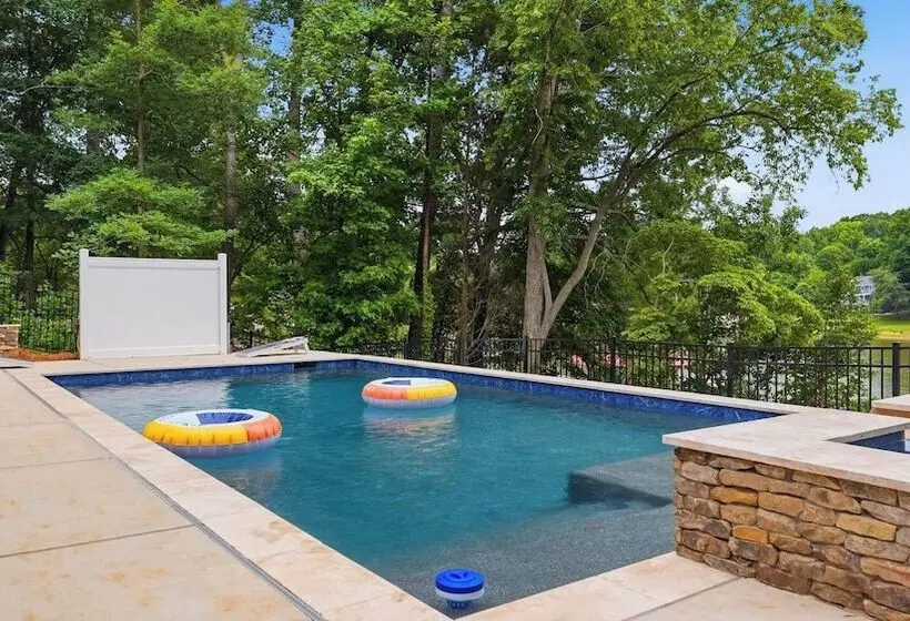 Poolside Paradise By Avantstay Waterfront Home + Pool + Spa Dock + Game Room Near Hiking