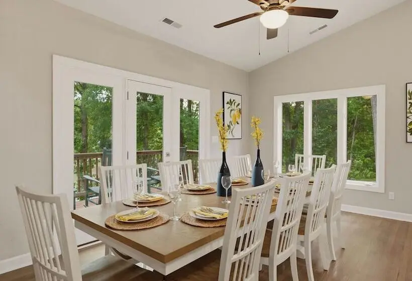 Poolside Paradise By Avantstay Waterfront Home + Pool + Spa Dock + Game Room Near Hiking