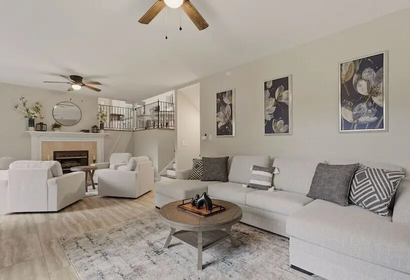 Poolside Paradise By Avantstay Waterfront Home + Pool + Spa Dock + Game Room Near Hiking