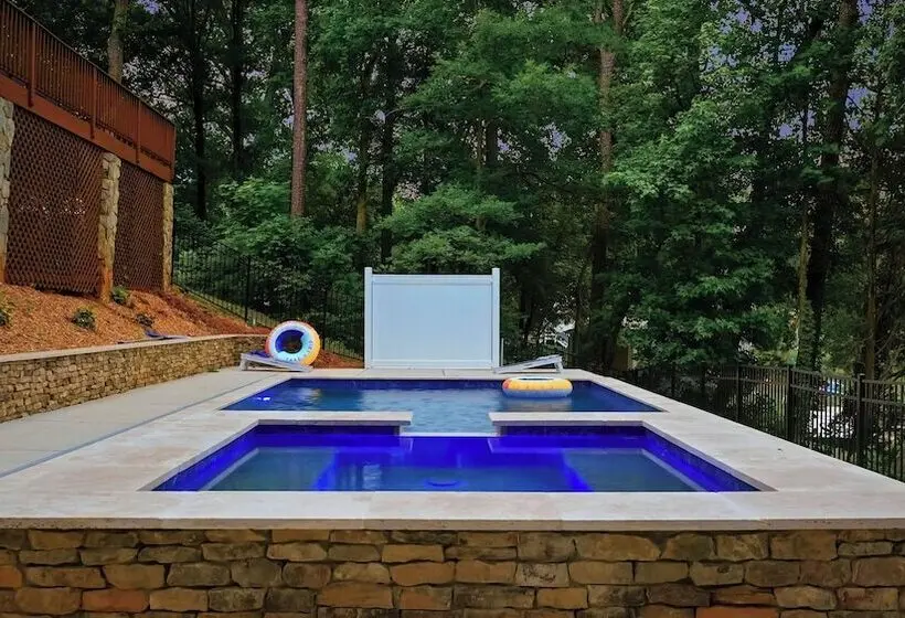 Poolside Paradise By Avantstay Waterfront Home + Pool + Spa Dock + Game Room Near Hiking