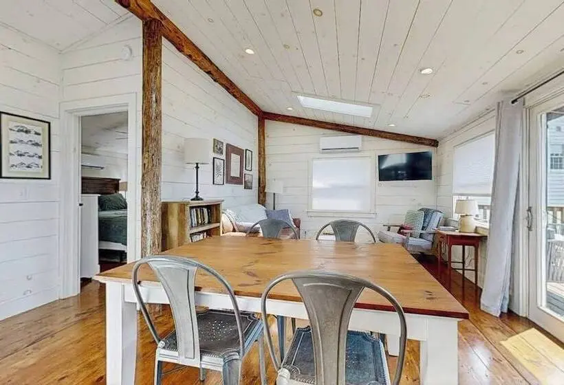 Beautifully Updated Cabin Near Town & Barrett
