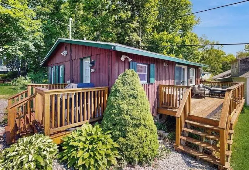 Beautifully Updated Cabin Near Town & Barrett
