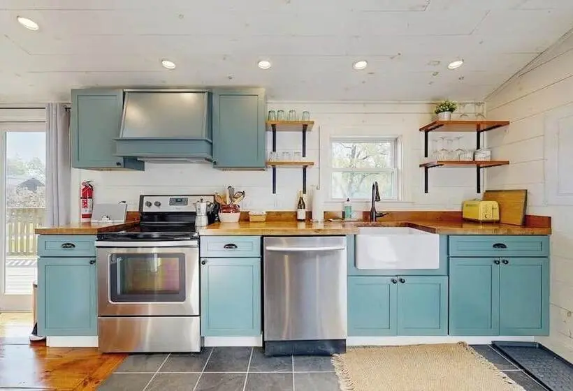 Beautifully Updated Cabin Near Town & Barrett