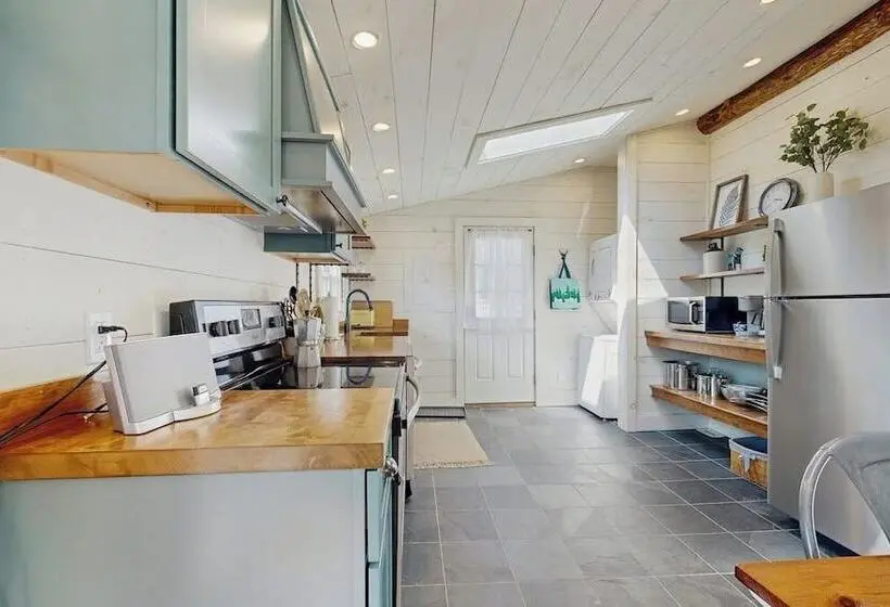 Beautifully Updated Cabin Near Town & Barrett