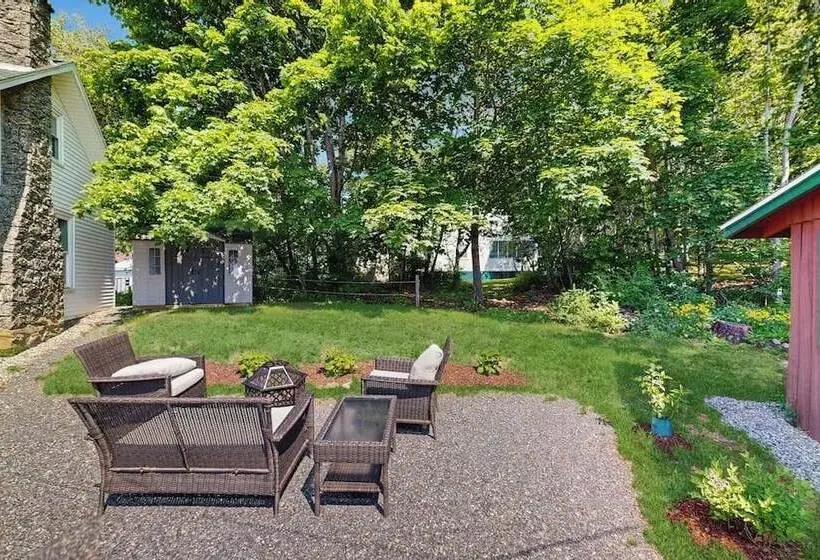 Beautifully Updated Cabin Near Town & Barrett