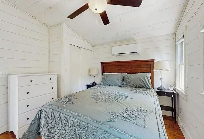 Beautifully Updated Cabin Near Town & Barrett