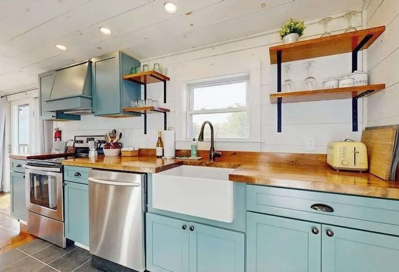 Beautifully Updated Cabin Near Town & Barrett