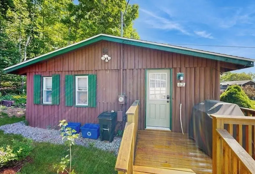 Beautifully Updated Cabin Near Town & Barrett
