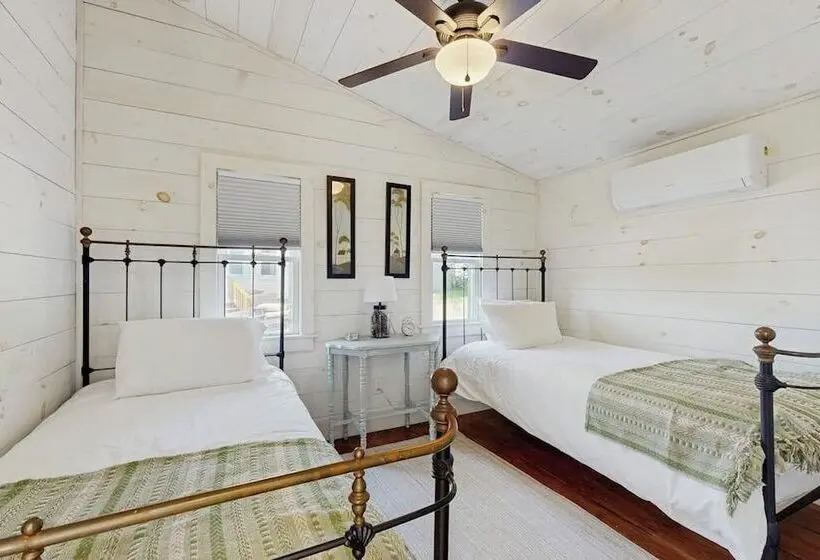 Beautifully Updated Cabin Near Town & Barrett