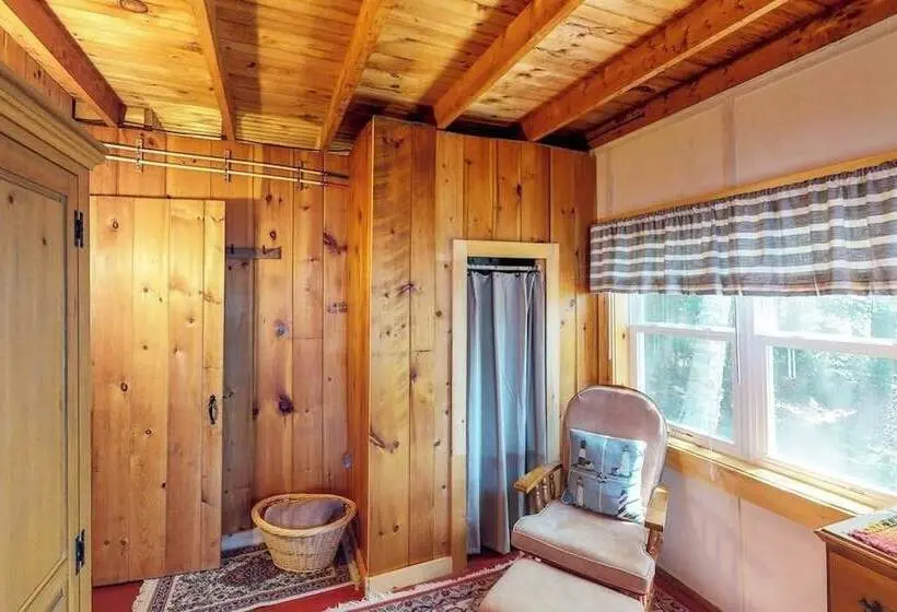 Dog Friendly Lakefront Cabin With Full Kitchen, Firepit, Free Wifi, Great Views