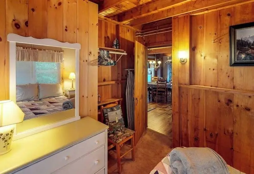 Dog Friendly Lakefront Cabin With Full Kitchen, Firepit, Free Wifi, Great Views