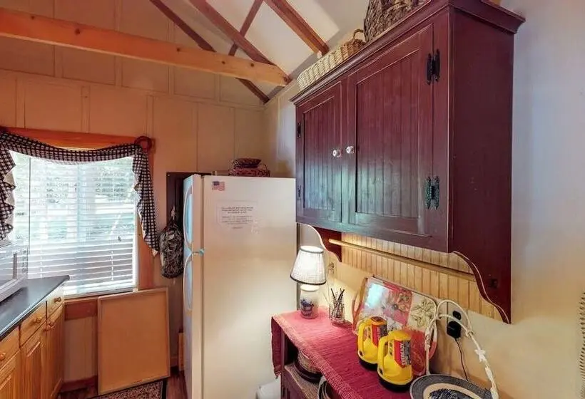 Dog Friendly Lakefront Cabin With Full Kitchen, Firepit, Free Wifi, Great Views