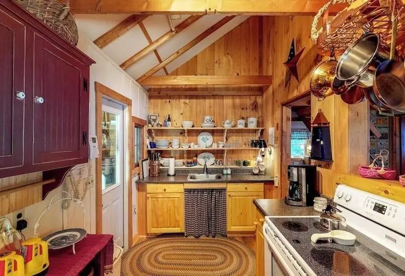 Dog Friendly Lakefront Cabin With Full Kitchen, Firepit, Free Wifi, Great Views