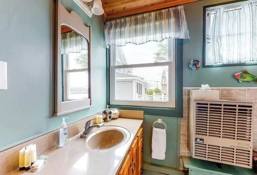 Ocean Point Home, Large Porch, Ocean View, Water Access