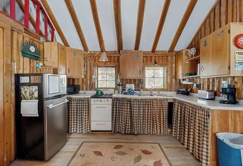 Rustic Cabin Near Boating, Fishing Or Hiking To The Lake   Dog Friendly