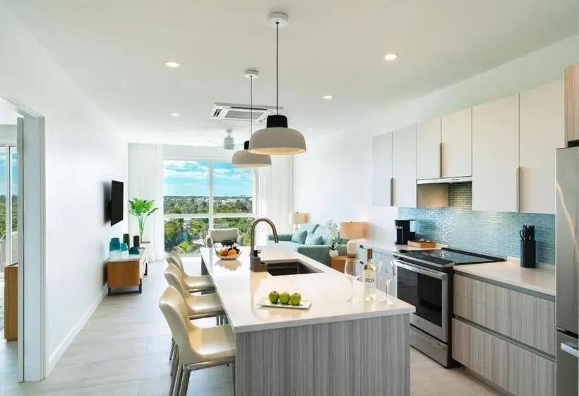 هتل Ellipse Resort Grace Bay