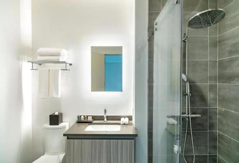 هتل Ellipse Resort Grace Bay