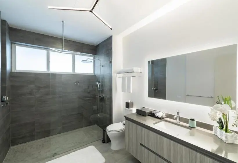 هتل Ellipse Resort Grace Bay