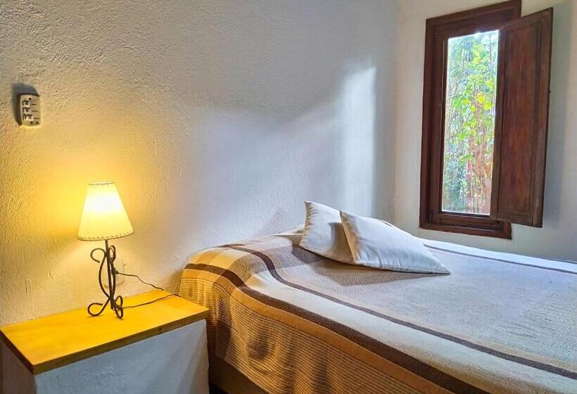 Hostel Salamandra Guest House