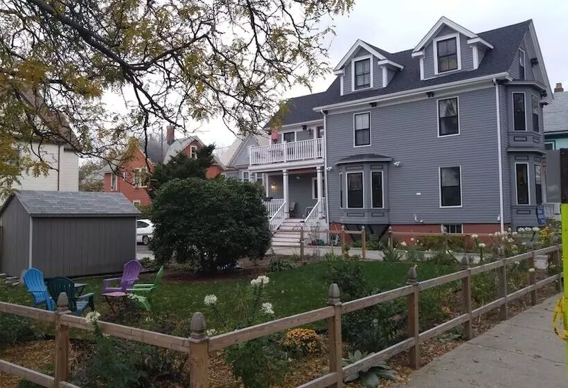 Aamiaismajoitus (B&B) Davis Square Inn