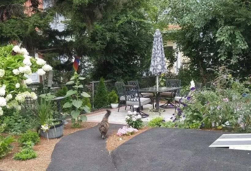 Aamiaismajoitus (B&B) Davis Square Inn