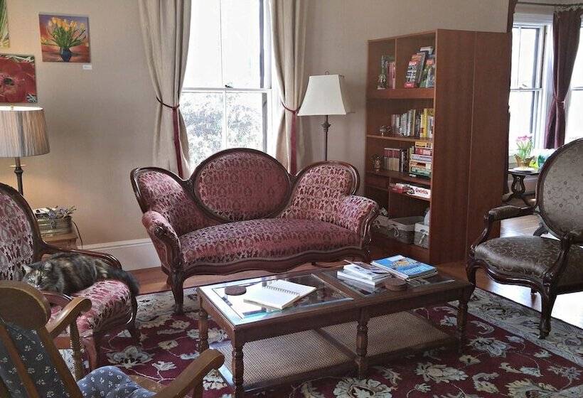 Bed and Breakfast Davis Square Inn